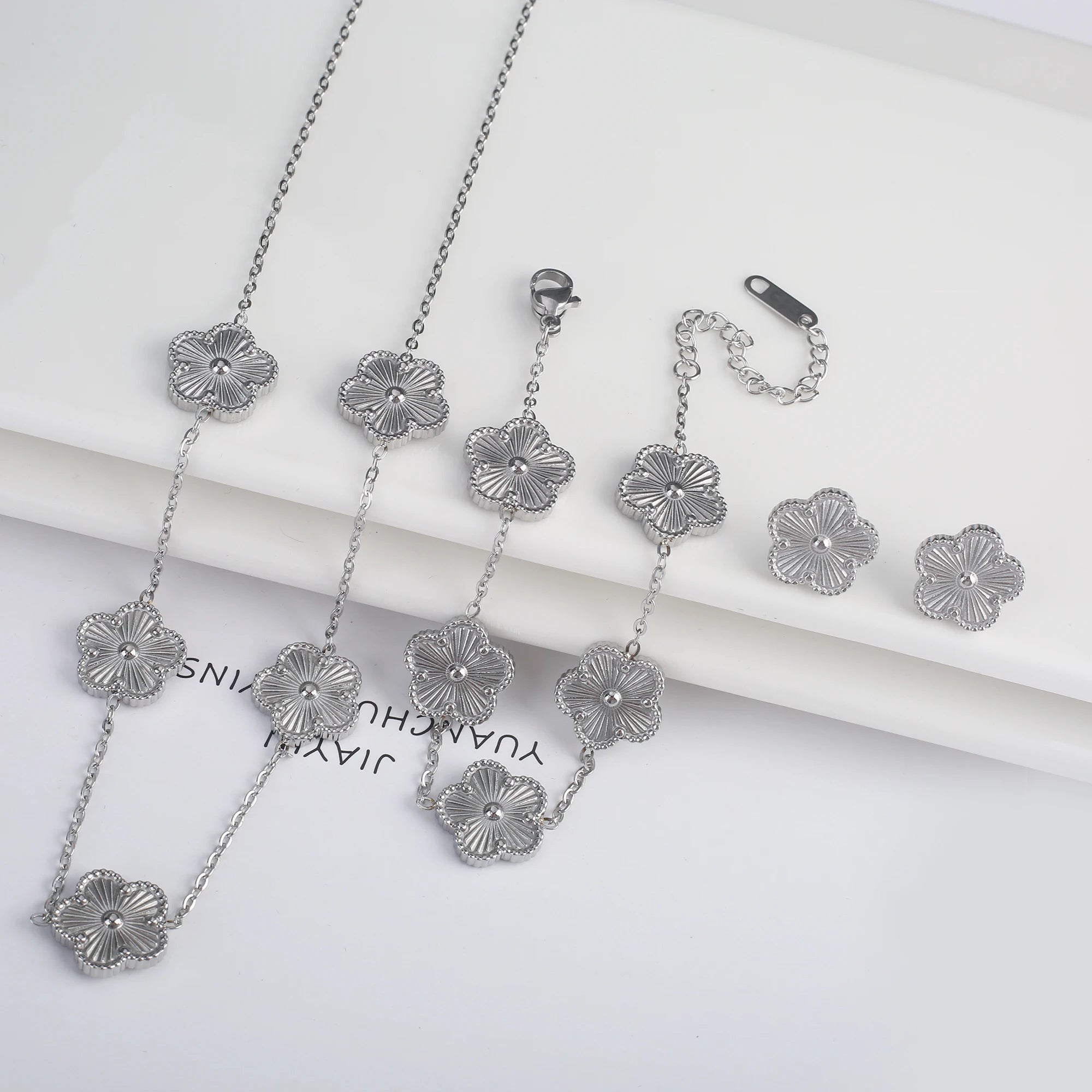 Hot Sale Stainless Steel Laser Five Leaf Flower Petal Adjustable Clover Bracelet Classic for Woman Girl Brand Jewelry Party Gift