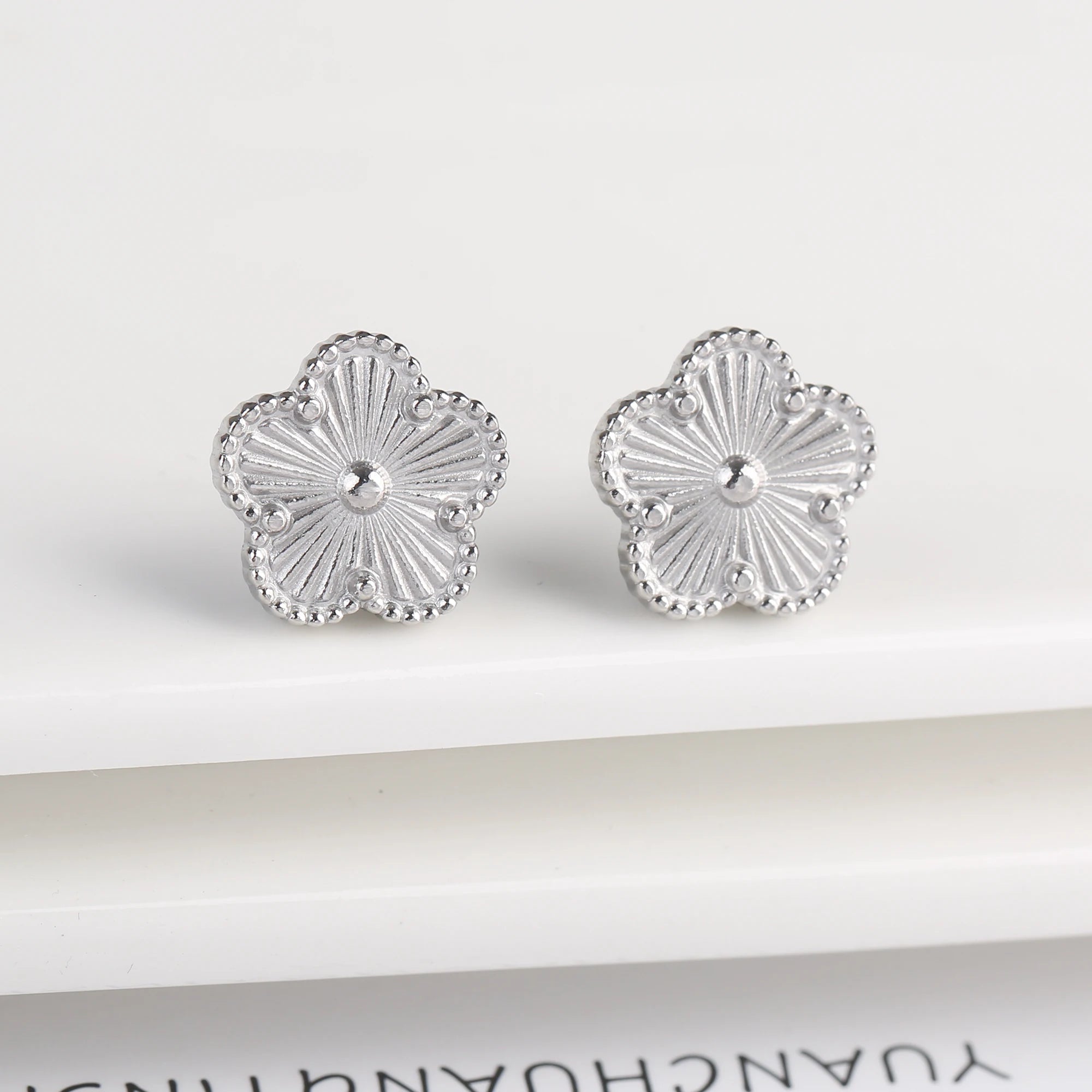 Hot Sale Stainless Steel Laser Five Leaf Flower Petal Adjustable Clover Bracelet Classic for Woman Girl Brand Jewelry Party Gift